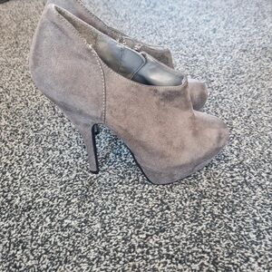 New Look Charcoal Suede Heeled Boots